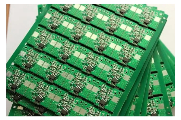 What are the PCB assembly circuit board surface cleaning solvents?